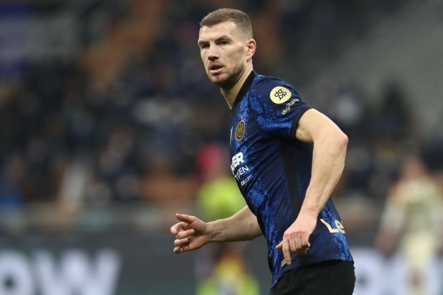 Dzeko al San Siro con la maglia dell'Inter (Getty Images)