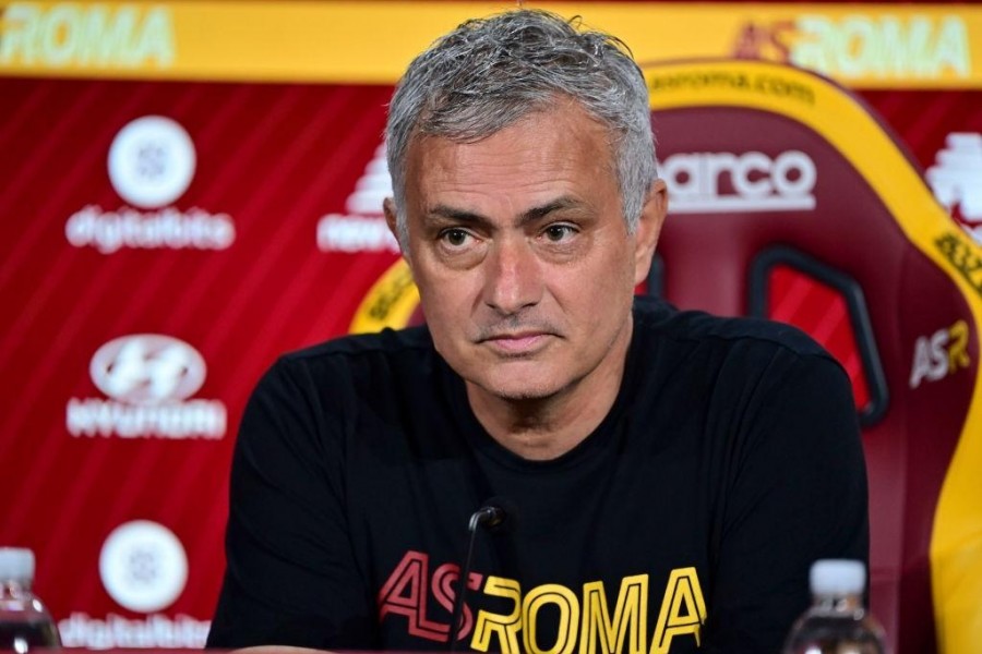 Mourinho in conferenza (AS Roma via Getty Images)