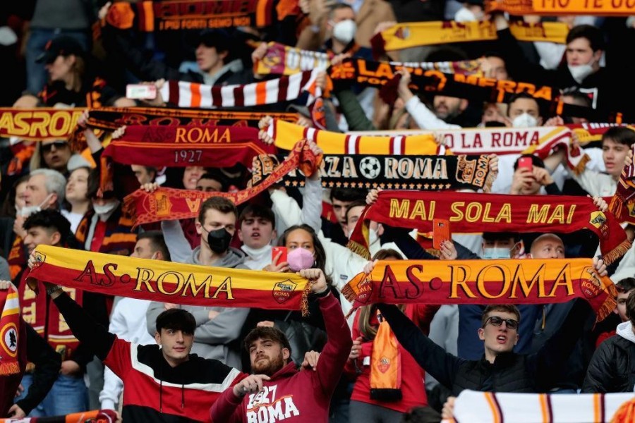 I tifosi giallorossi all'Olimpico (As Roma via Getty Images)