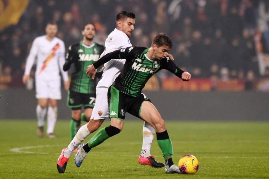 Pellegrini contro il Sassuolo al Mapei Stadium nel corso della stagione 2019-2020 (As Roma via Getty Images)