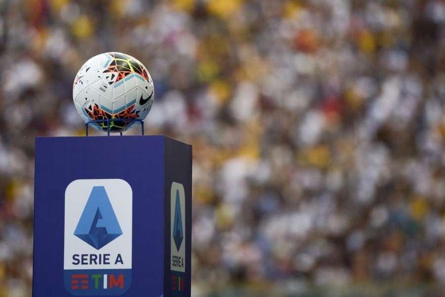 Stemma e pallone da gioco della Serie A (Getty Images)