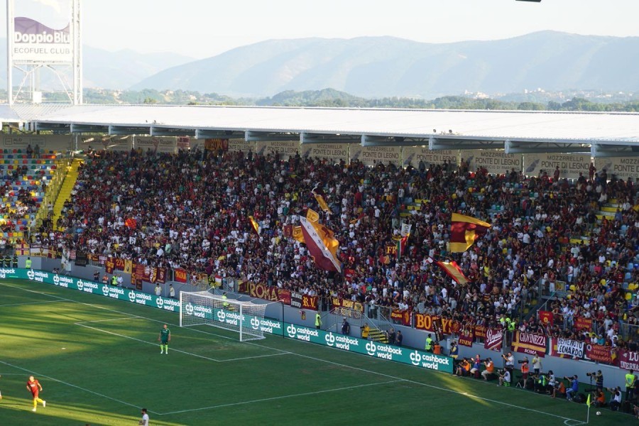 Tifosi giallorossi nell'amichevole estiva giocata allo Stirpe