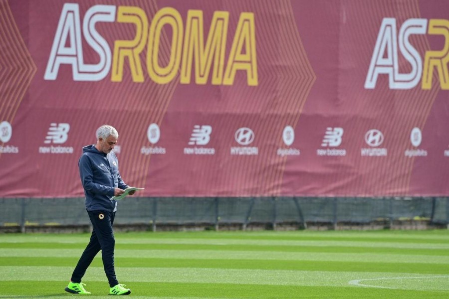 José Mourinho sui campi di Trigoria (AS Roma via Getty Images)