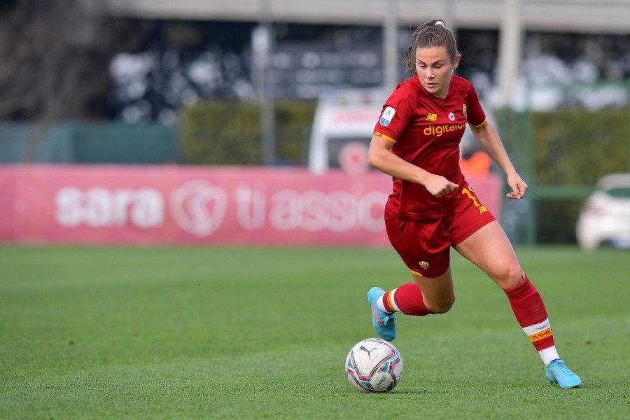 Emilie Haavi durante una partita della Roma