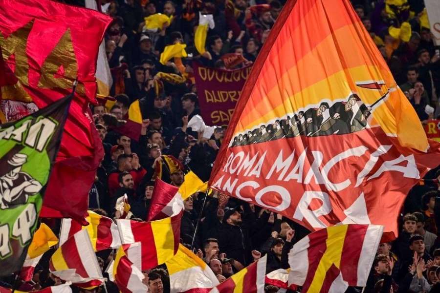 La Curva Sud romanista durante il derby (As Roma via Getty Images)