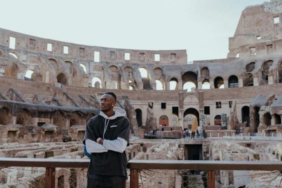 Tammy Abraham visita il Colosseo (Foto dal profilo Instagram @tammyabraham)