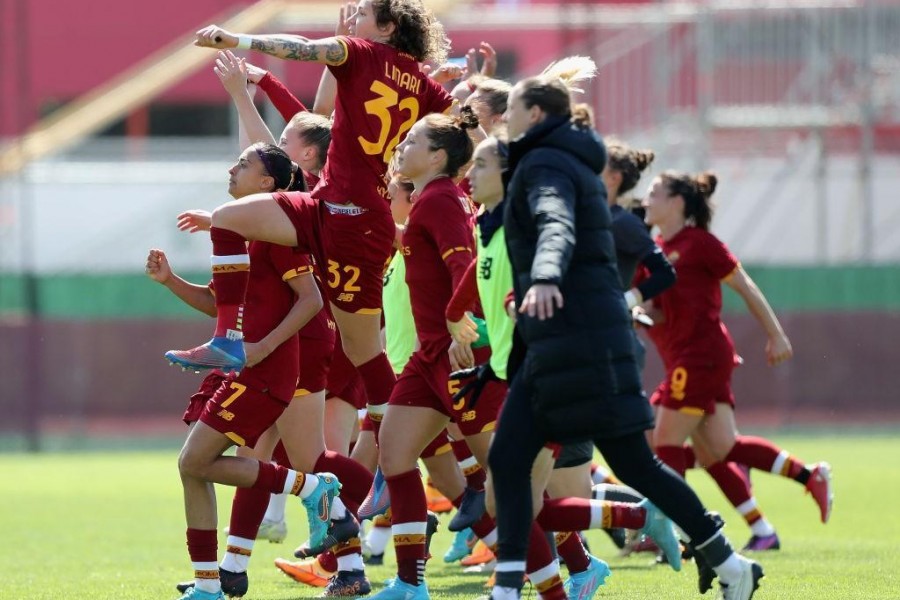 La gioia delle romaniste dopo il 7-1 al Verona al Tre Fontane (As Roma via Getty Images)