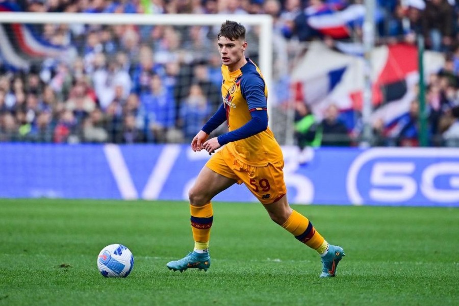 Nicola Zalewski in campo con la Roma (As Roma via Getty Images)