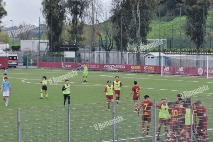 I giocatori dell’Under 15 festeggiano Candido, autore del momentaneo 4-0 alla Lazio.