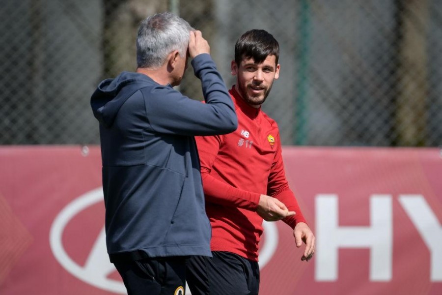 Carles Perez a Trigoria con Mourinho (As Roma via Getty Images)