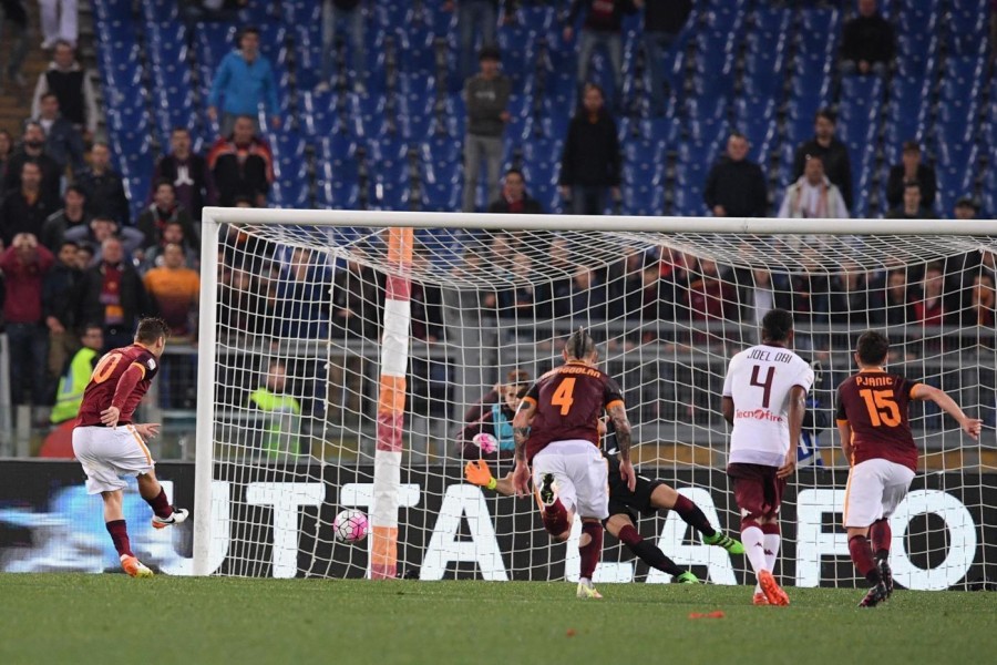 La rete di Francesco Totti contro il Torino, di LaPresse