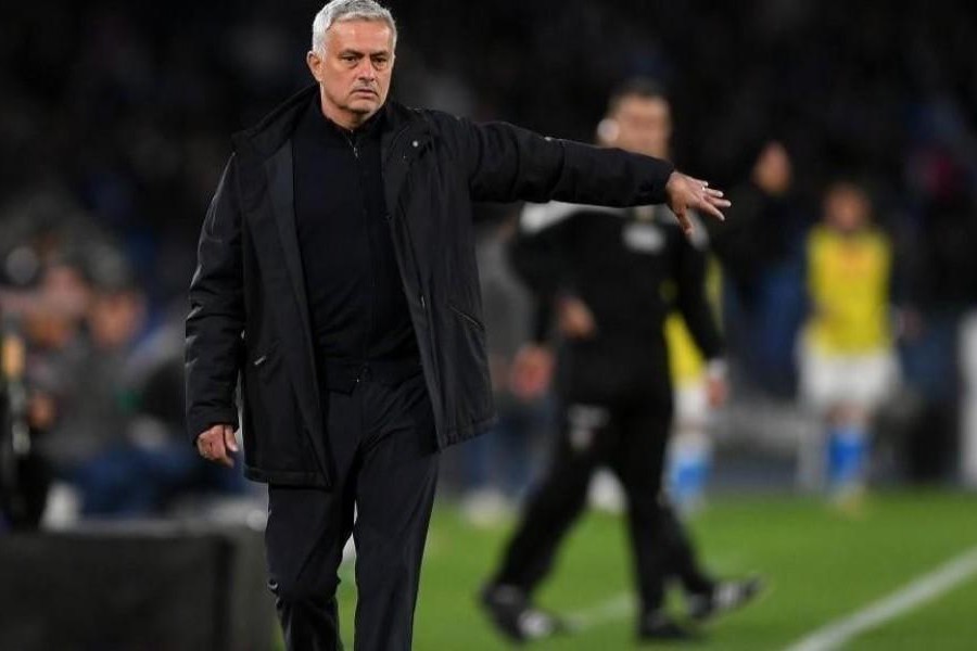 José Mourinho durante il match fra Napoli e Roma (AS Roma via Getty Images)