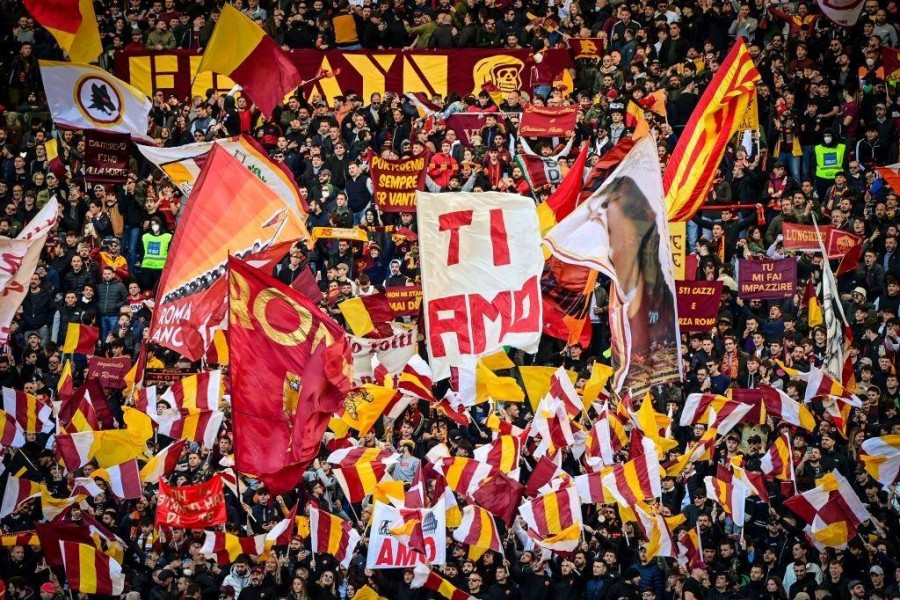 I romanisti all'Olimpico (As Roma via Getty Images)