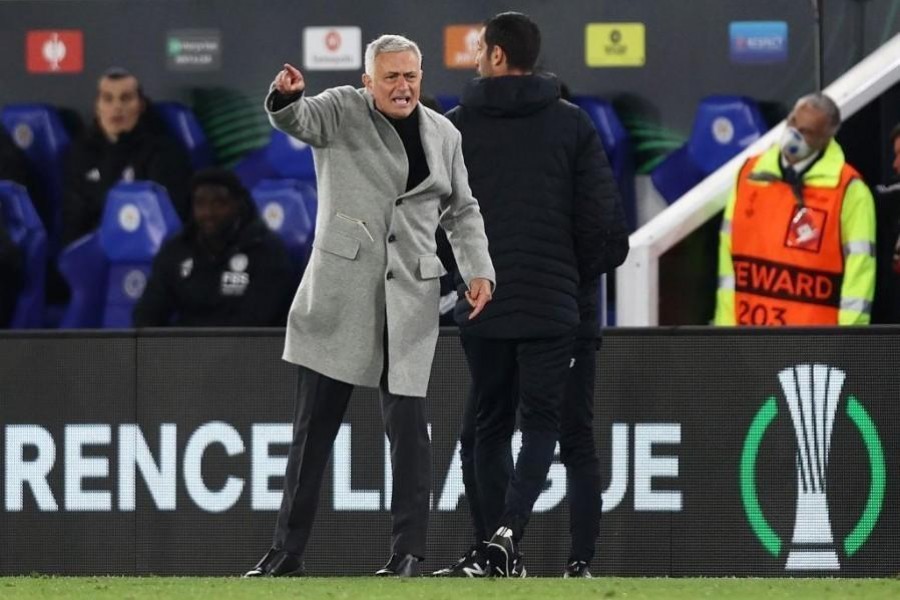 José Mourinho impartisce indicazioni durante Leicester-Roma (Getty Images)