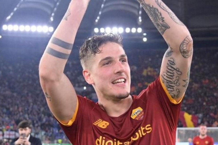 La gioia di Zaniolo dopo aver battuto il Leicester (AS Roma via Getty Images)