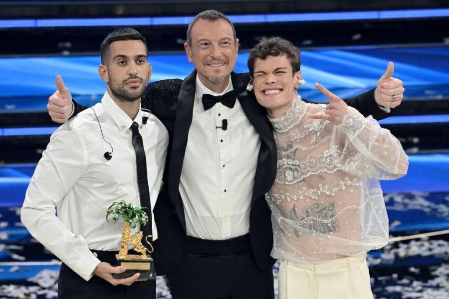 Blanco insieme a Mahmood e Amadeus (Getty Images)