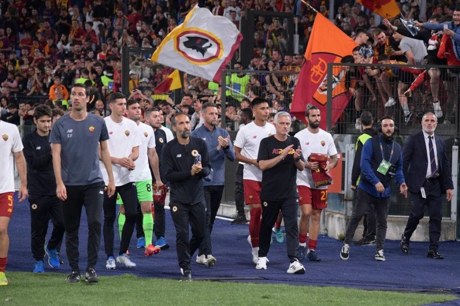 José Mourinho sotto la Curva (Getty Images)