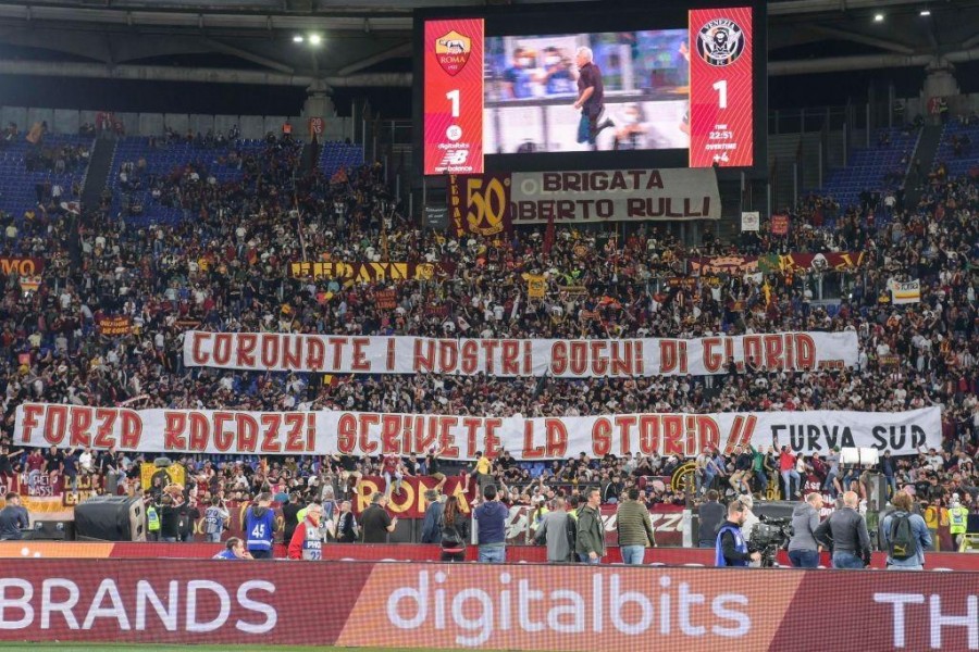 Il messaggio della Curva Sud (As Roma via Getty Images)