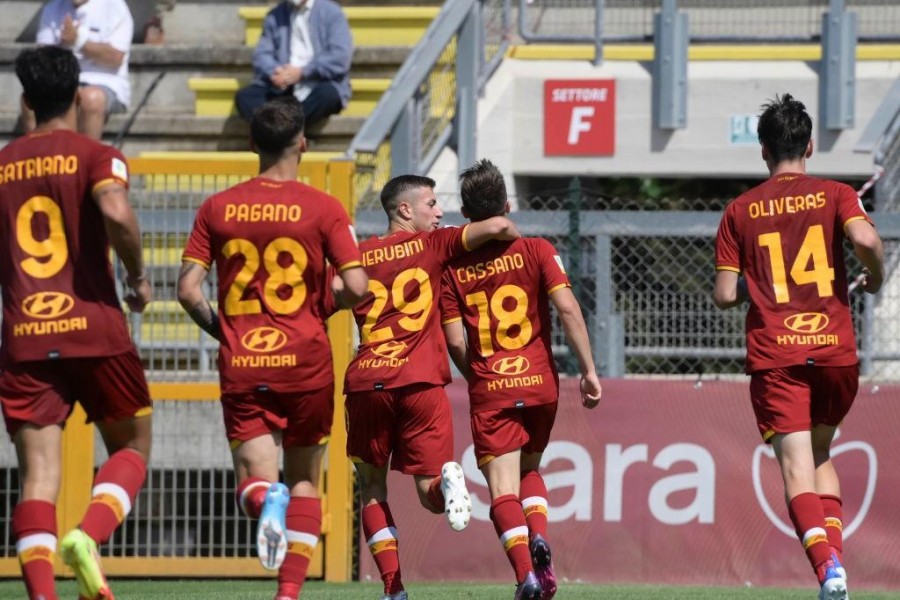 L'esultanza dei giovani giallorossi al Tre Fontane (As Roma via Getty Images)