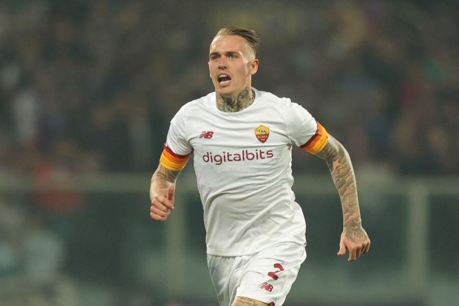 Karsdorp con la maglia della Roma