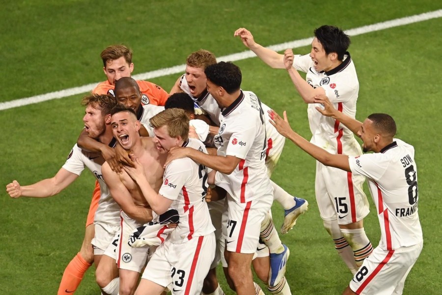 L'Eintracht esulta dopo aver vinto l'Europa League ai rigori (Getty Images)