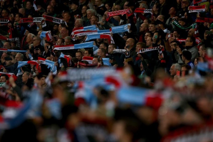 La tifoseria del Feyenoord al De Kuip