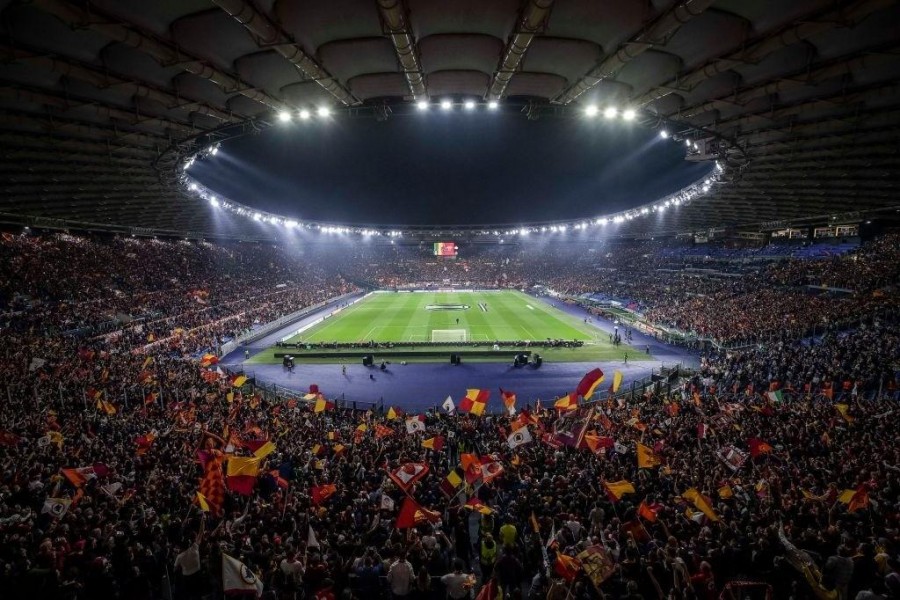 Lo Stadio Olimpico colorato di giallorosso