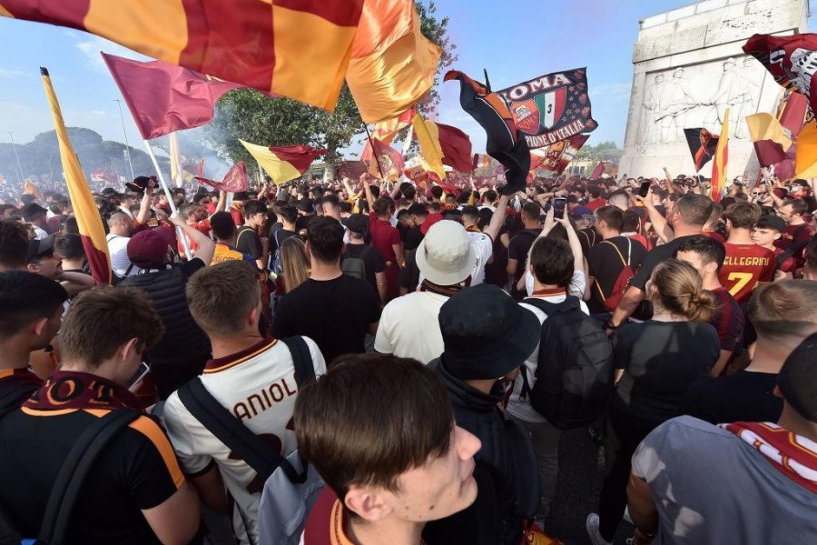 I tifosi giallorossi su Ponte Duca D'Aosta (Getty Images)