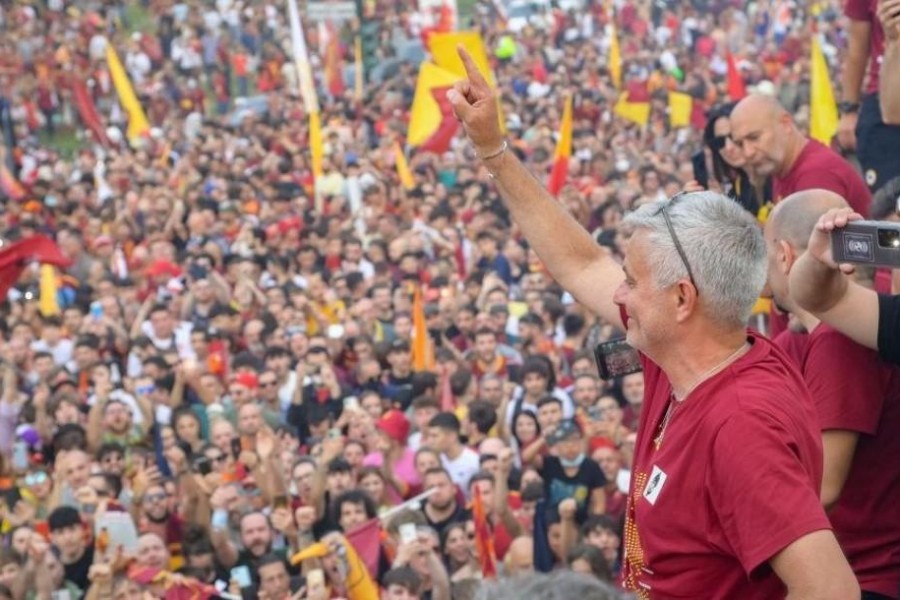 Josè Mourinho durante le celebrazioni del titolo (As Roma via Getty Images)