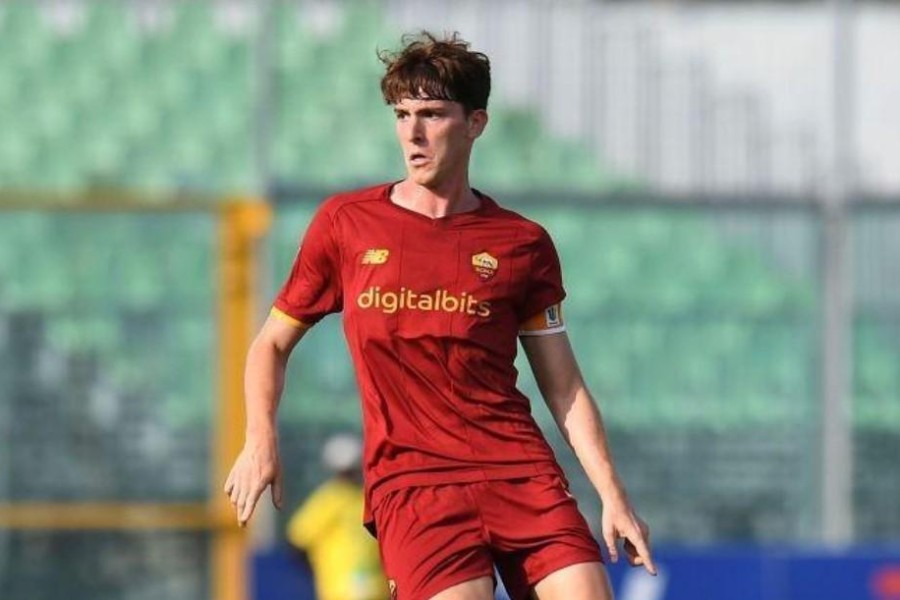 Filippo Tripi, capitano della Roma Primavera, in azione contro la Juve (As Roma via Getty Images)