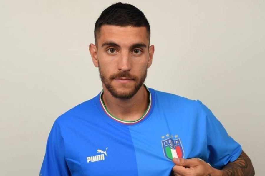 Il capitano giallorosso Lorenzo Pellegrini con la nuova maglia della Nazionale targata Puma (Getty Images)