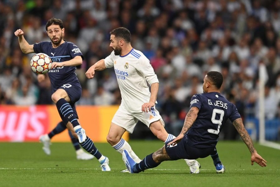 Isco dribbla due giocatori del nel ritorno di semifinale contro il City (Getty Images)