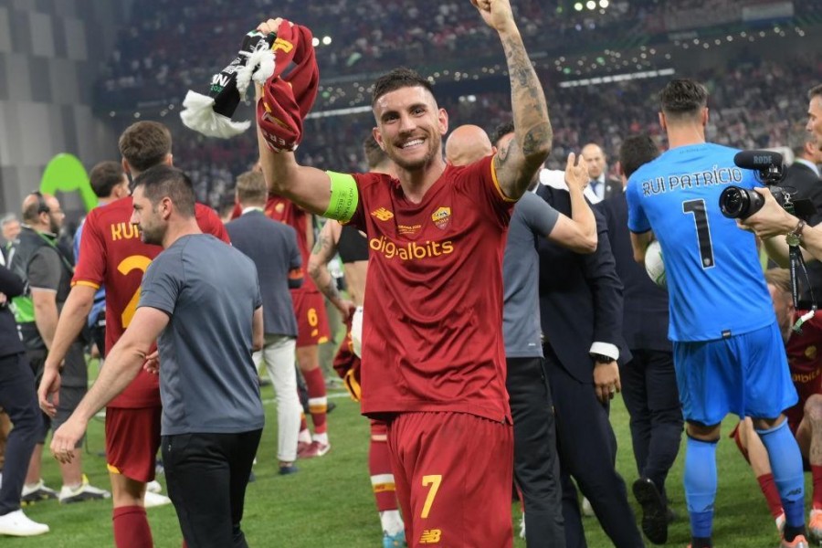 Pellegrini celebrates in Tirana (As Roma via Getty Images)