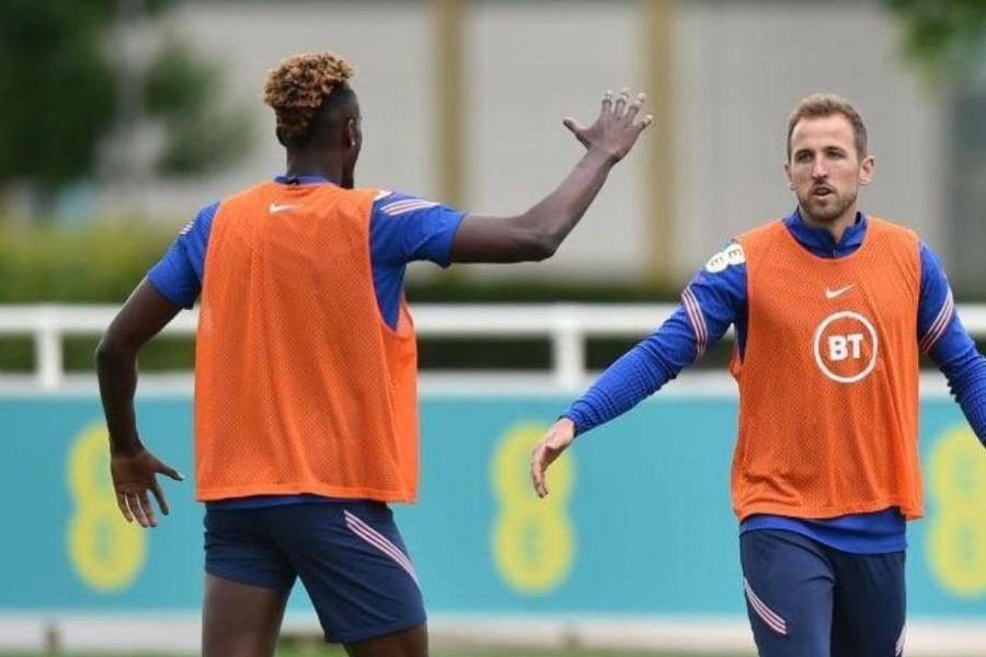 Tammy Abraham e Harry Kane in allenamento con l'Inghilterra