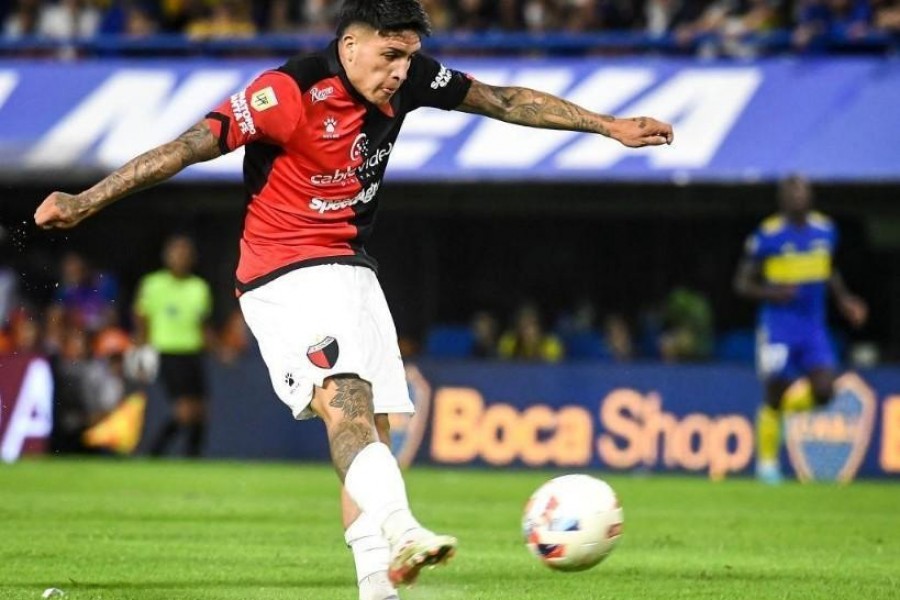 Facundo Farias in azione contro il Boca (Getty Images)