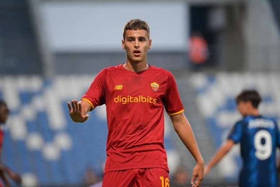 Giacomo Faticanti in azione con la maglia della Roma Primavera