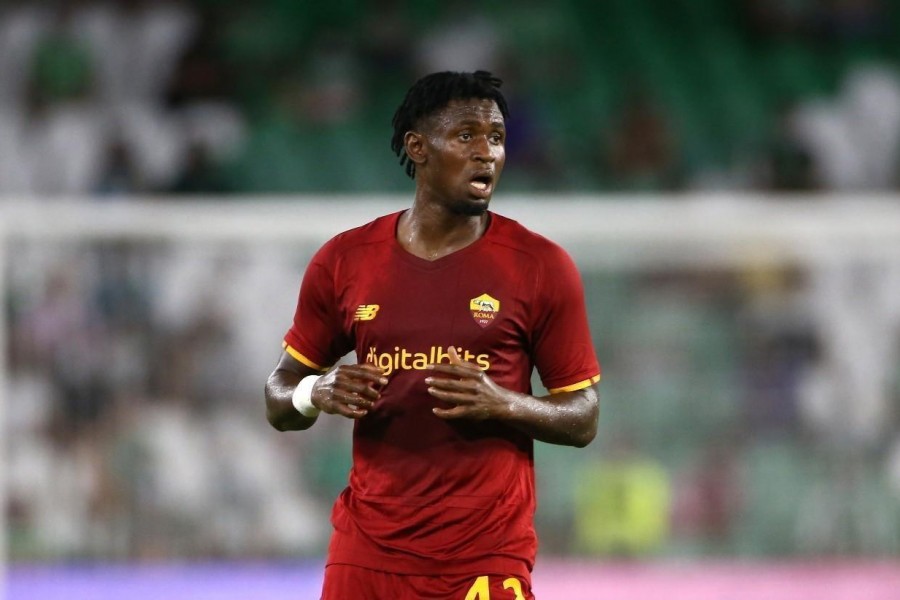 Amadou Diawara con la maglia della Roma, di Mancini