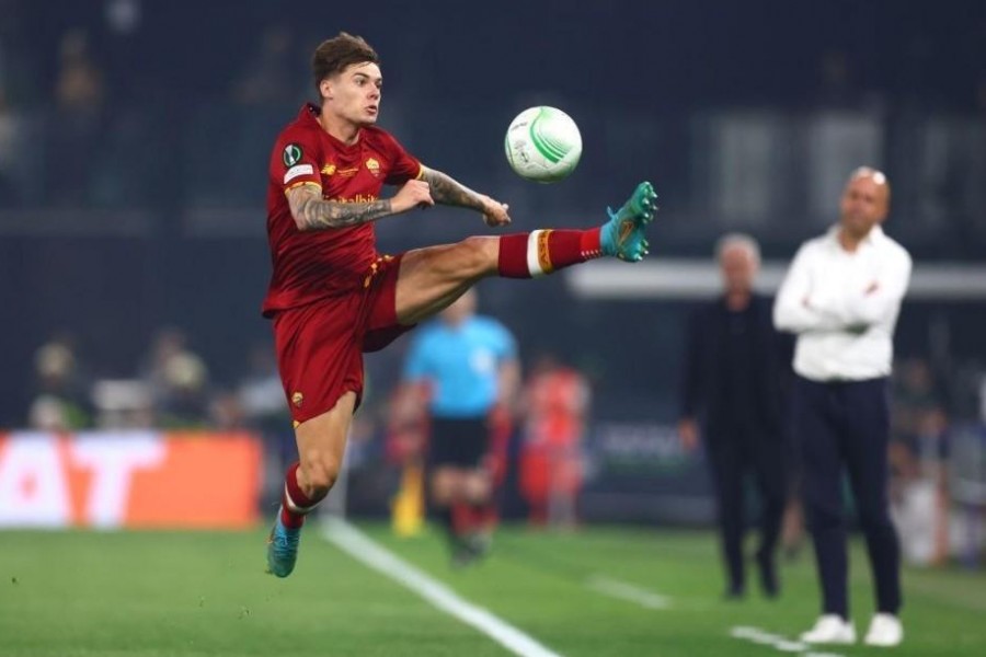 Nicola Zalewski, in azione contro il Feyenoord a Tirana (As Roma via Getty Images)