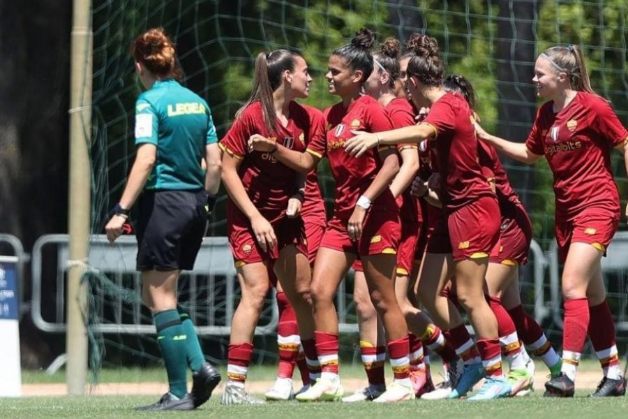 Le ragazze giallorosse nella sfida contro il Milan (As Roma via Getty Images)