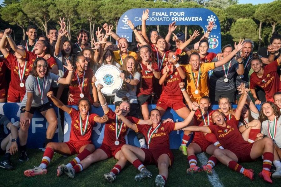 La Roma Femminile Primavera festeggia lo Scudetto (As Roma via Getty Images)