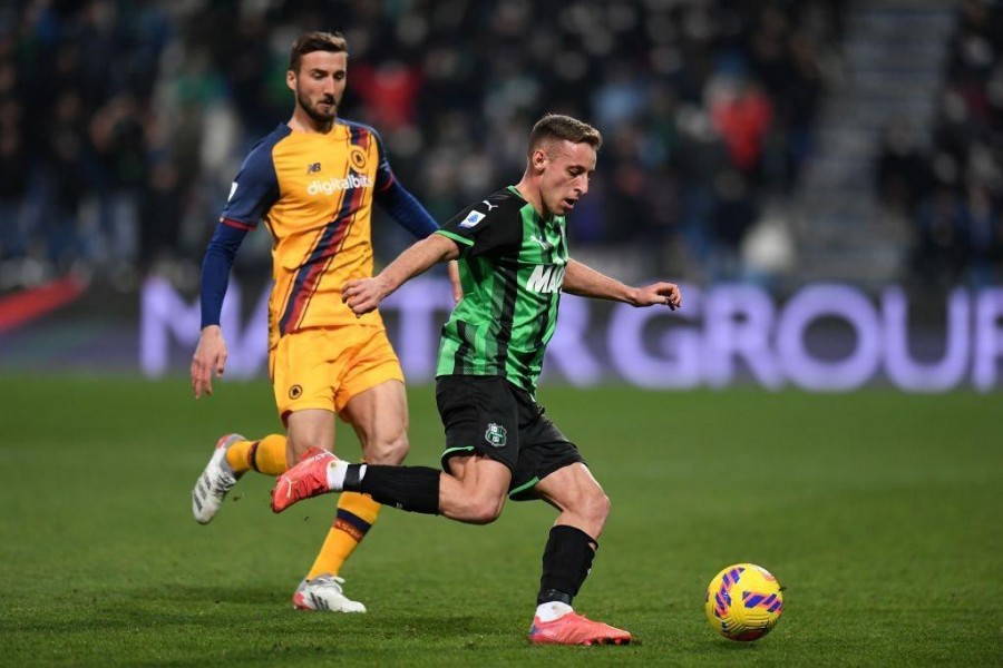 Frattesi in campo contro la Roma lo scorso febbraio (As Roma via Getty Images)