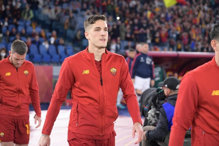 Zaniolo nel pre match di una sfida all'Olimpico (As Roma via Getty Images)