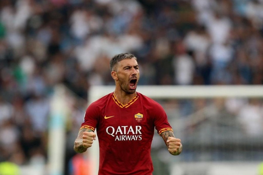 Kolarov esulta dopo una rete su punizione nel derby (As Roma via Getty Images)