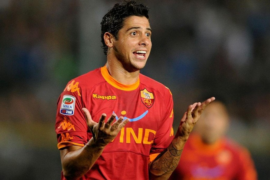 Cicinho con la maglia della Roma nel 2010 (Getty Images)