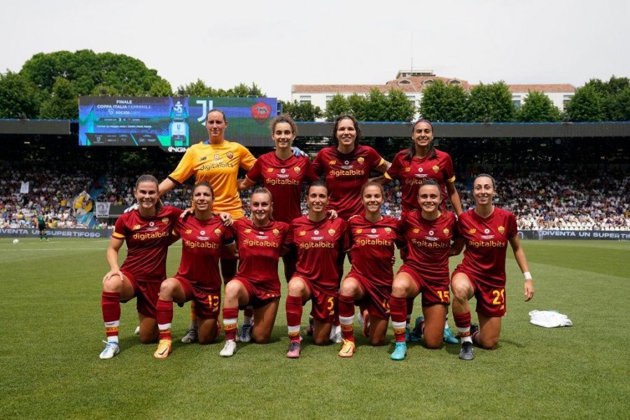 La Roma Femminile in campo nella finale di Coppa Italia contro la Juventus (As Roma via Getty Images)