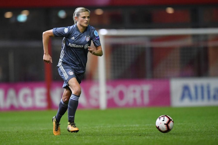 Carina Wenninger con la maglia del Bayern Monaco (Getty Images)