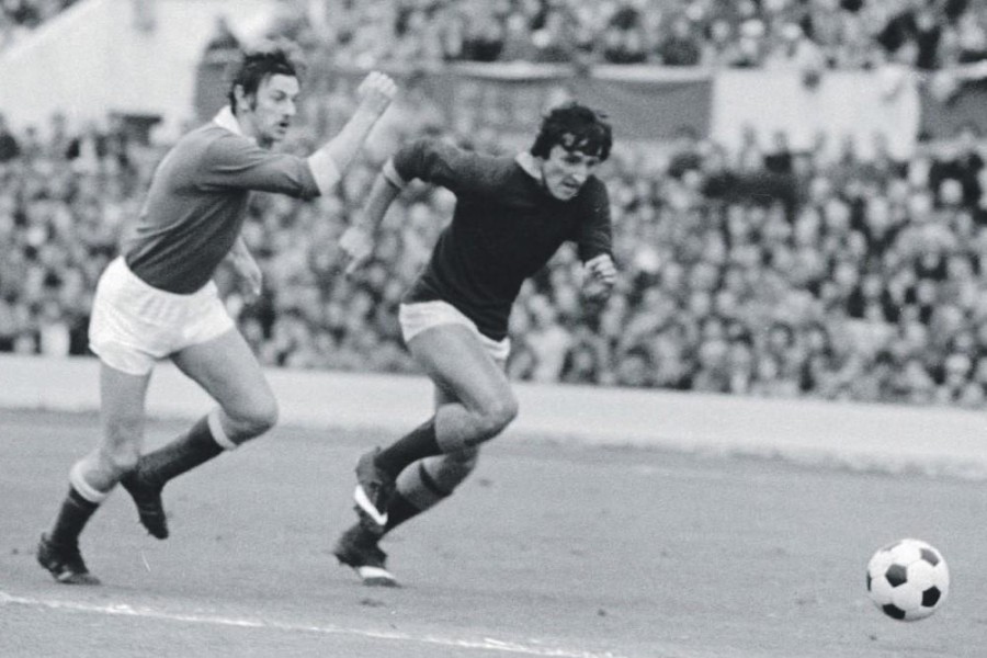 Valerio Spadoni in campo contro l’Hellas Verona nel 1973  (Foto Archivio AS Roma/dufoto)