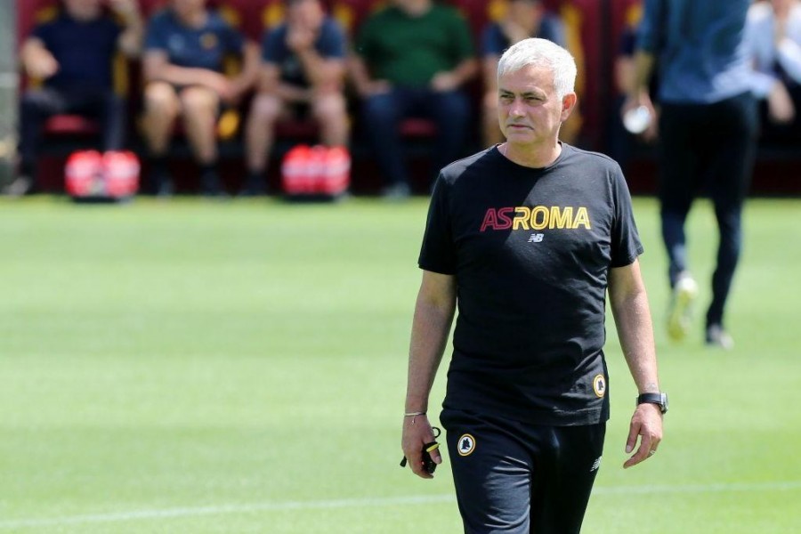 Mourinho in Trigoria's training pitch (As Roma via Getty Images)