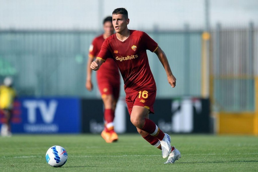 Giacomo Faticanti in azione con la maglia della Roma Primavera