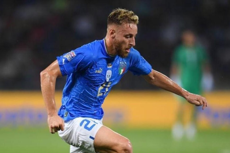 Davide Frattesi con la maglia della nazionale azzurra